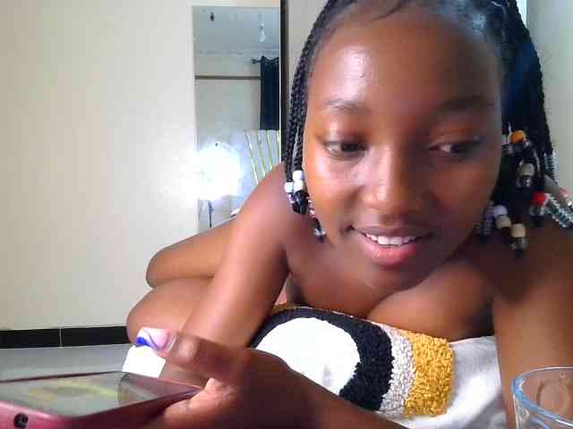 Brownchickebony webcam