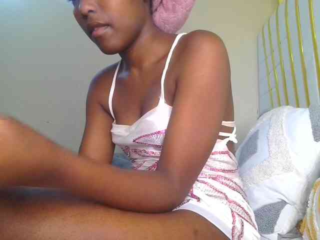 Brownchickebony webcam