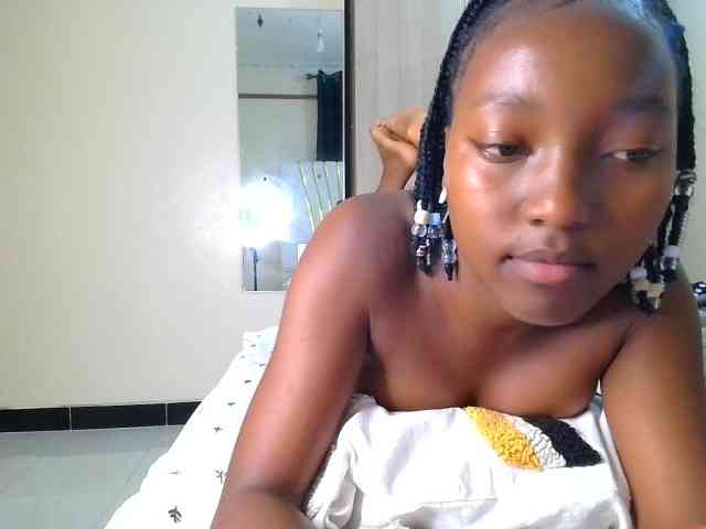 Brownchickebony webcam