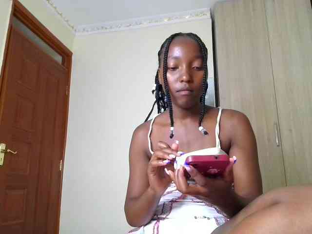 Brownchickebony webcam