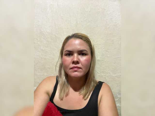 LunaLatin's BongaCams show and profile