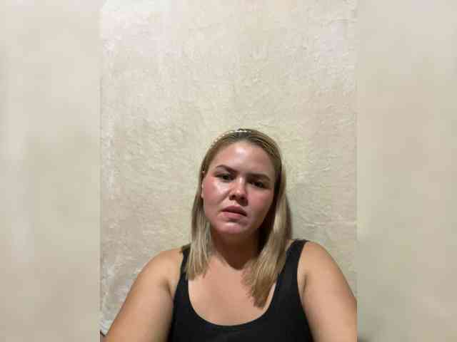 LunaLatin Live Webcam on BongaCams