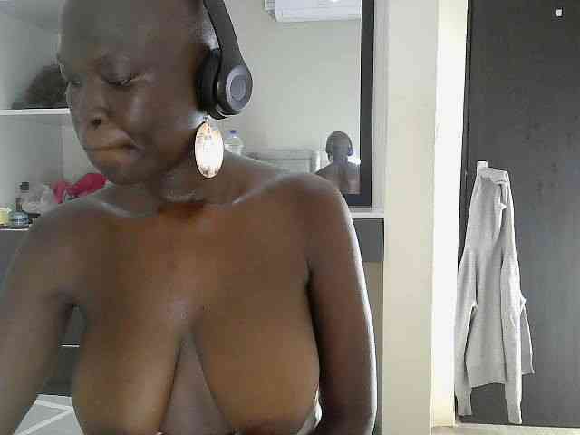 Ebonyshanti webcam