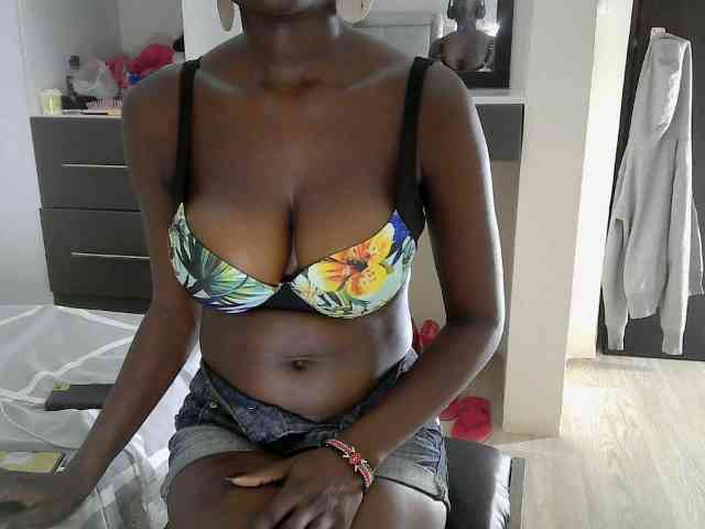 Ebonyshanti webcam