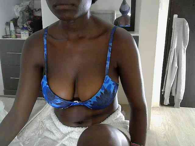 Ebonyshanti webcam