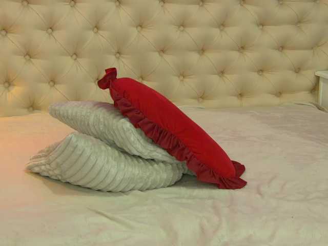 AuraMilf's BongaCams show and profile