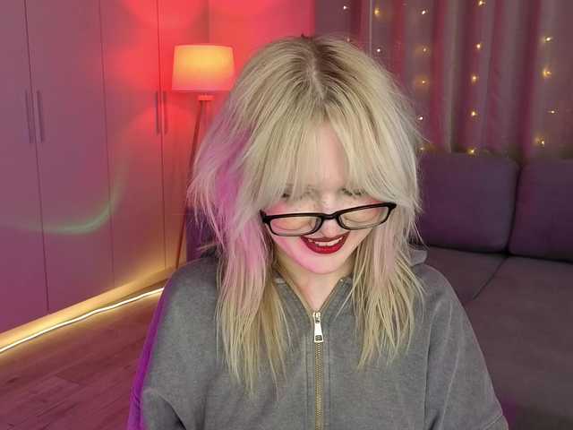 mary-piersen Live Cam on BongaCams