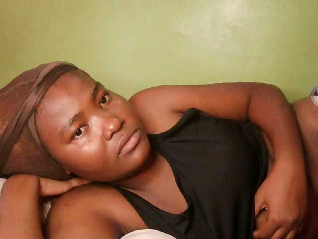 Cute-latasha webcam stream