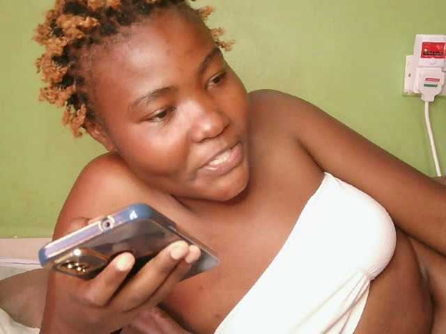 Cute-latasha broadcasting live