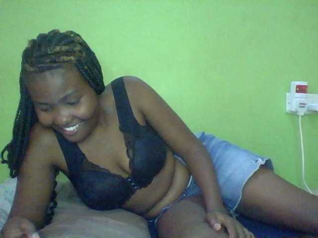 Cute-latasha webcam