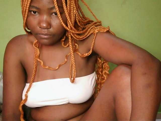 Cute-latasha broadcasting live