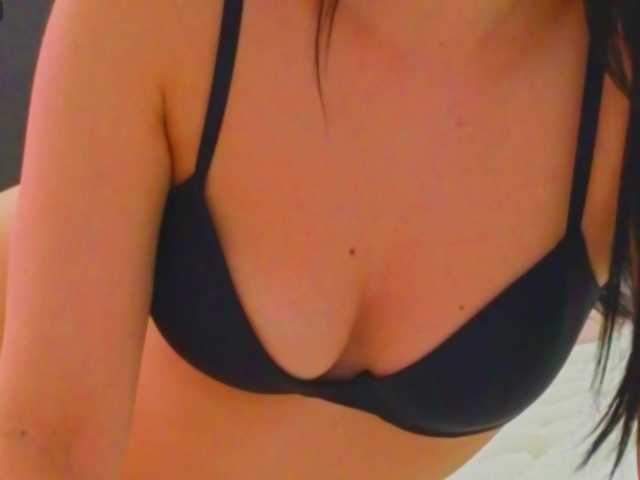 LauraDelight's BongaCams show and profile