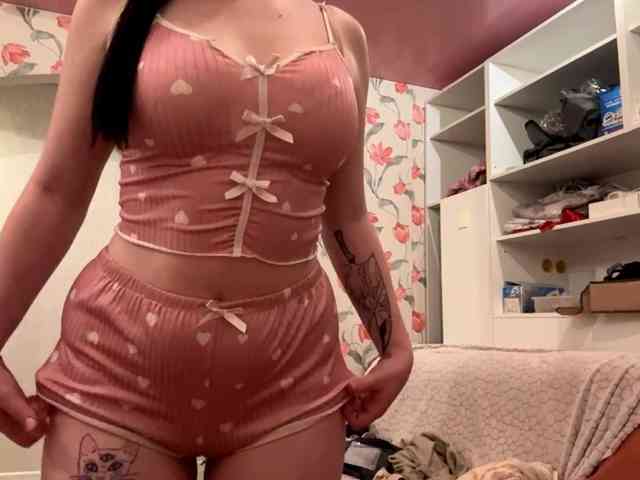 AnnmarieGuastella webcam