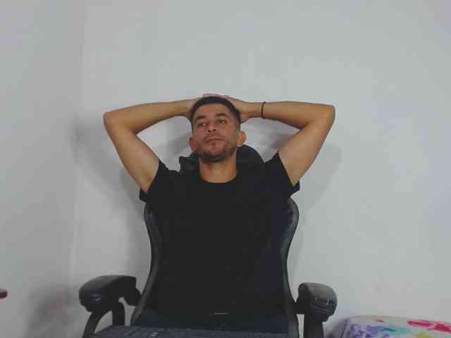 Grasshopper9 Live Webcam on BongaCams