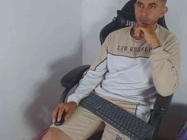 Grasshopper9 Live Webcam on BongaCams