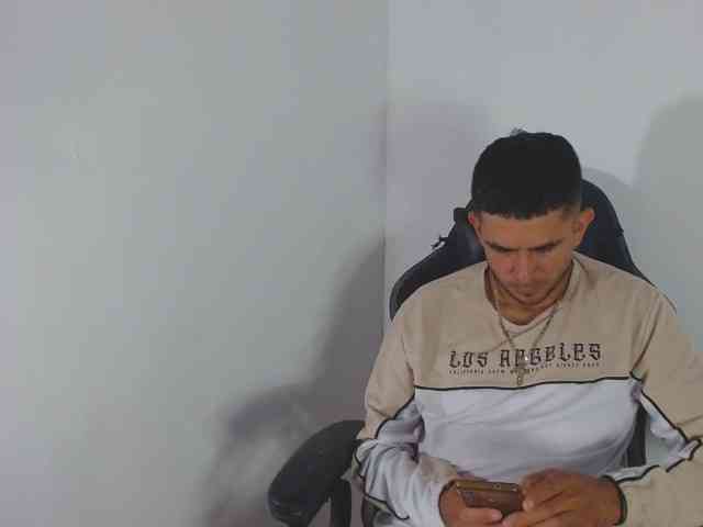 Grasshopper9 Live Webcam on BongaCams