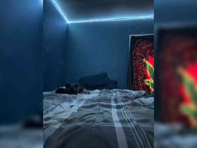 Keepitonthedownl... Live Webcam on BongaCams