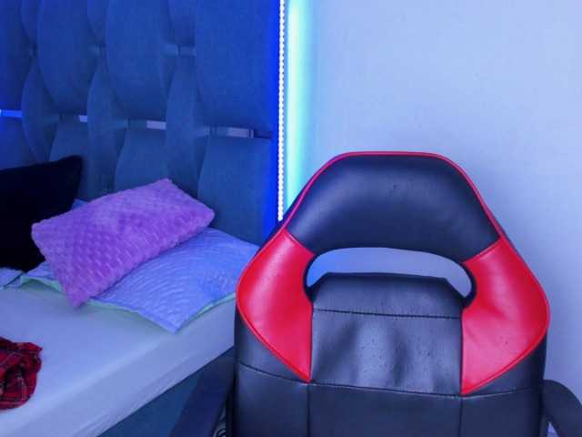 crazybaby-squirt's BongaCams show and profile