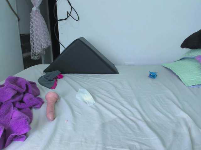 crazybaby-squirt's BongaCams show and profile