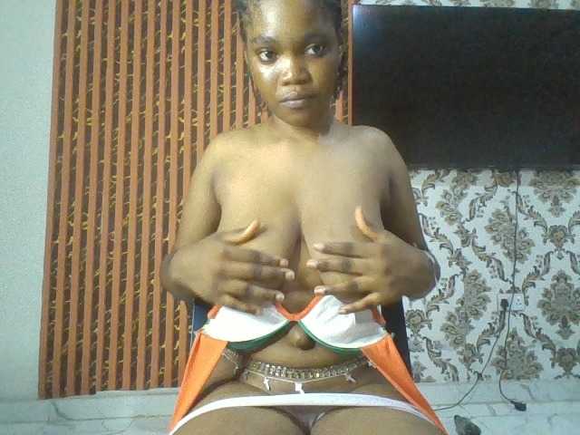 Hotchoccoo broadcasting live