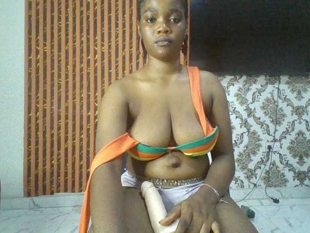 Hotchoccoo broadcasting live