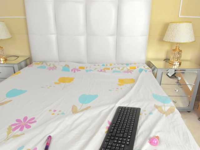 Emma-Houston's BongaCams show and profile