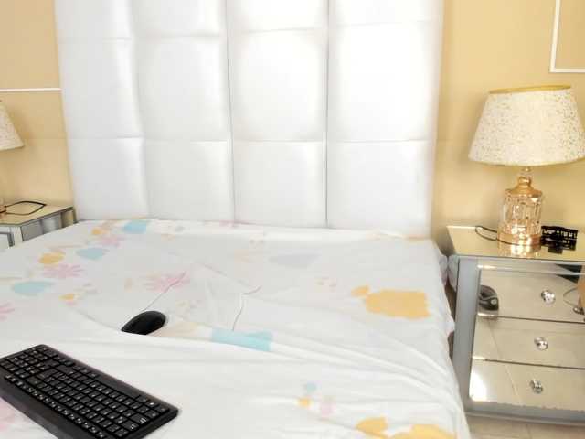 Emma-Houston's BongaCams show and profile