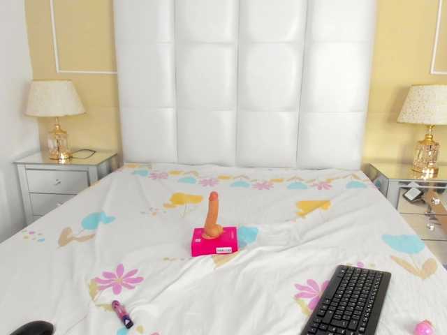 Emma-Houston's BongaCams show and profile