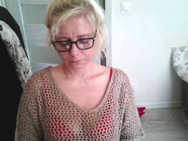 ScarlettWhisper Live Webcam on BongaCams