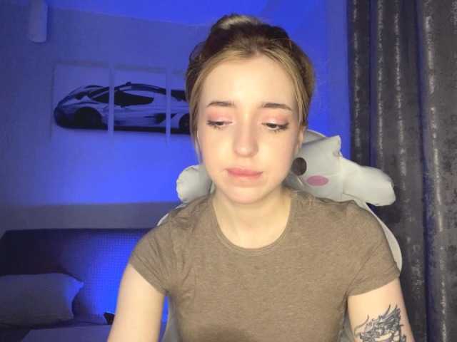 Ellianamiller, 20 y/o - Live Cam on BongaCams