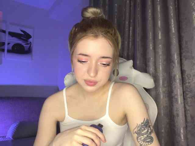 EllianaMiller Live Webcam on BongaCams