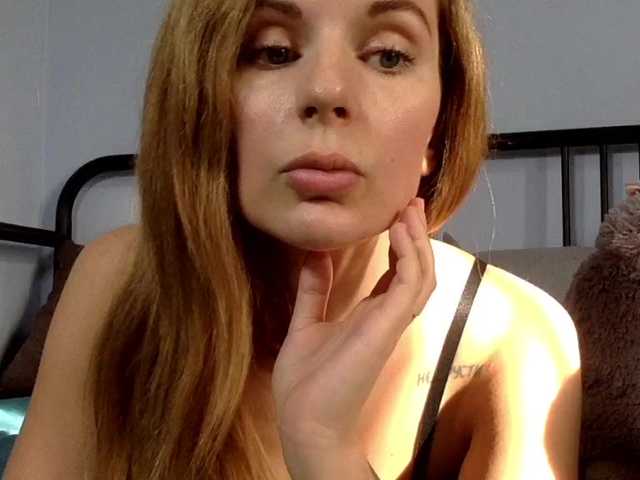 le modèle KiraSigmaMeow est en webcam porno dans un show sur le site bongacams, il possède les tags suivants: White/Caucasian,Blonde,Shaved