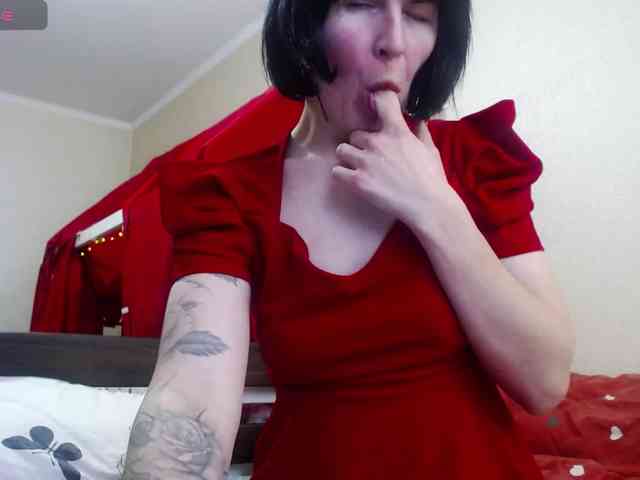 tattooed-girl webcam