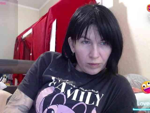 tattooed-girl webcam