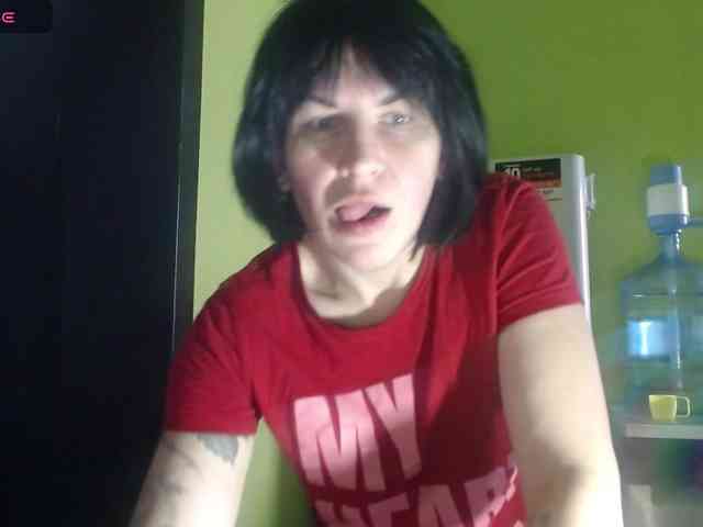 tattooed-girl webcam