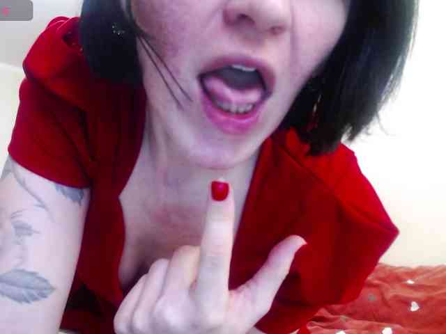 tattooed-girl webcam