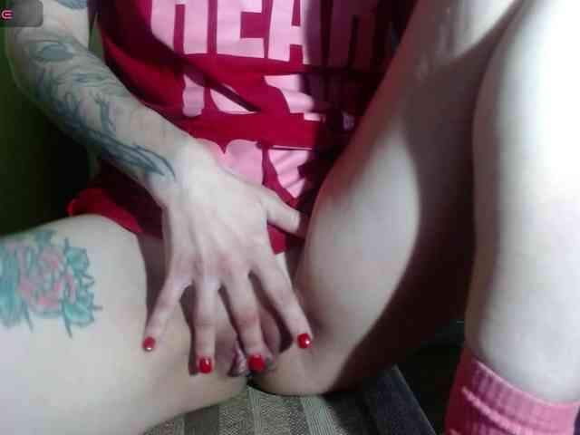 tattooed-girl webcam