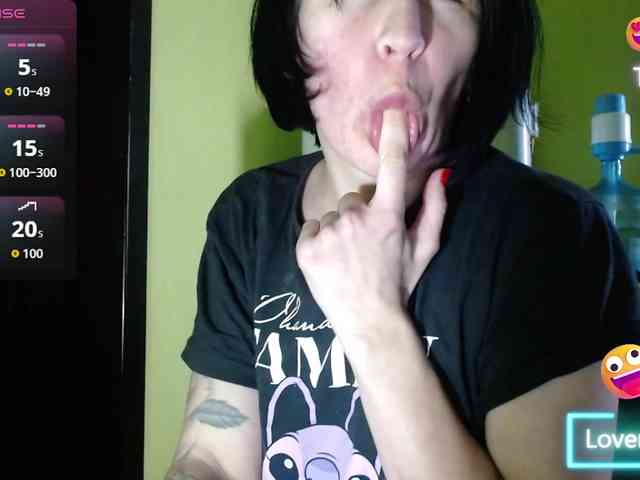 tattooed-girl webcam