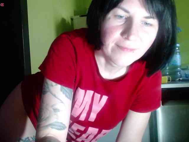 tattooed-girl webcam