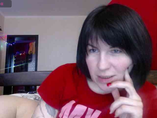 tattooed-girl webcam