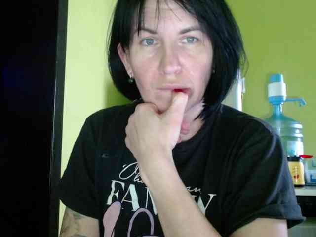 tattooed-girl webcam