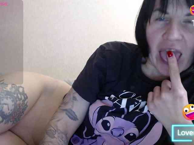 tattooed-girl webcam