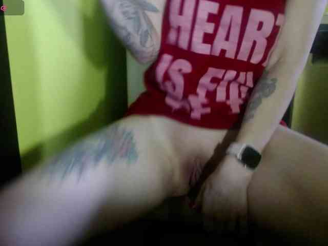 tattooed-girl webcam