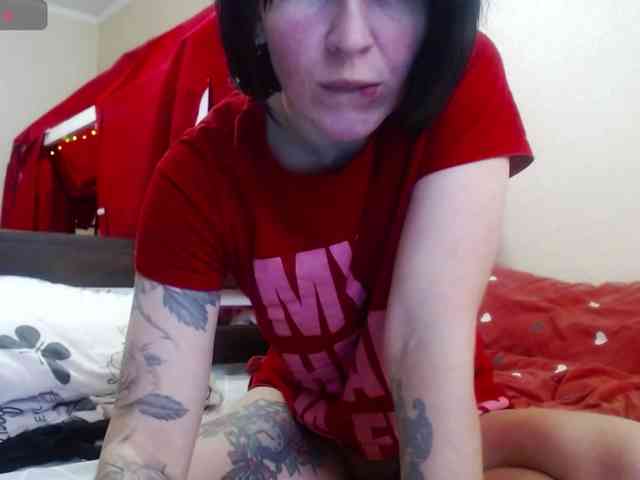 tattooed-girl webcam