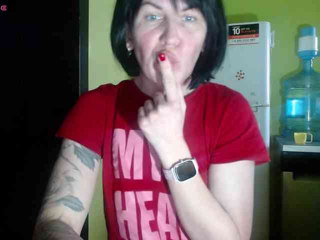 tattooed-girl webcam