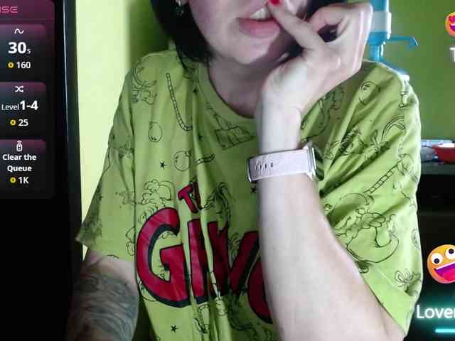 tattooed-girl webcam