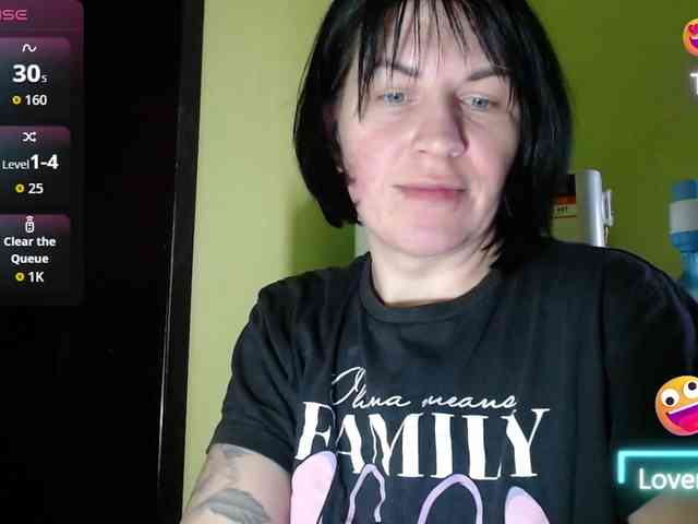 tattooed-girl webcam