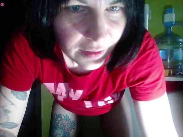 tattooed-girl webcam