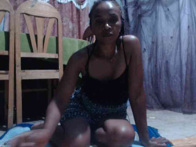 PinaHot200 Live Webcam on BongaCams