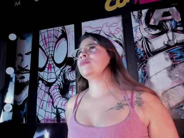 Kinky-Esmerald webcam